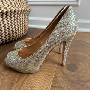 Badgley Mischka Humbie II Glitter Peep Toe Heel Gold Silver 9.5